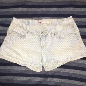 Levi jean Shorts